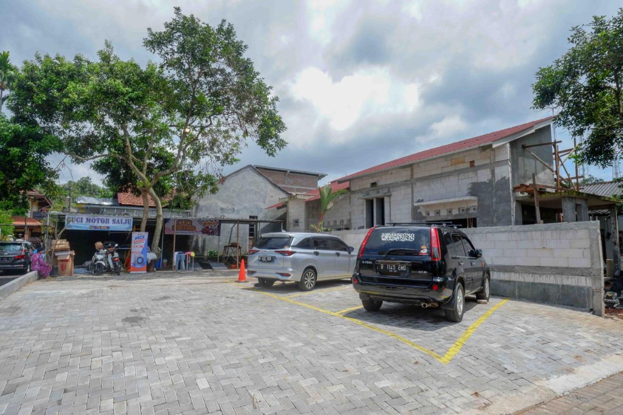 Reddoorz Plus Near Patung Kuda Undip Jatingaleh 외부 사진
