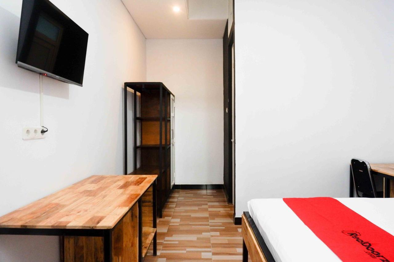 Reddoorz Plus Near Patung Kuda Undip Jatingaleh 외부 사진