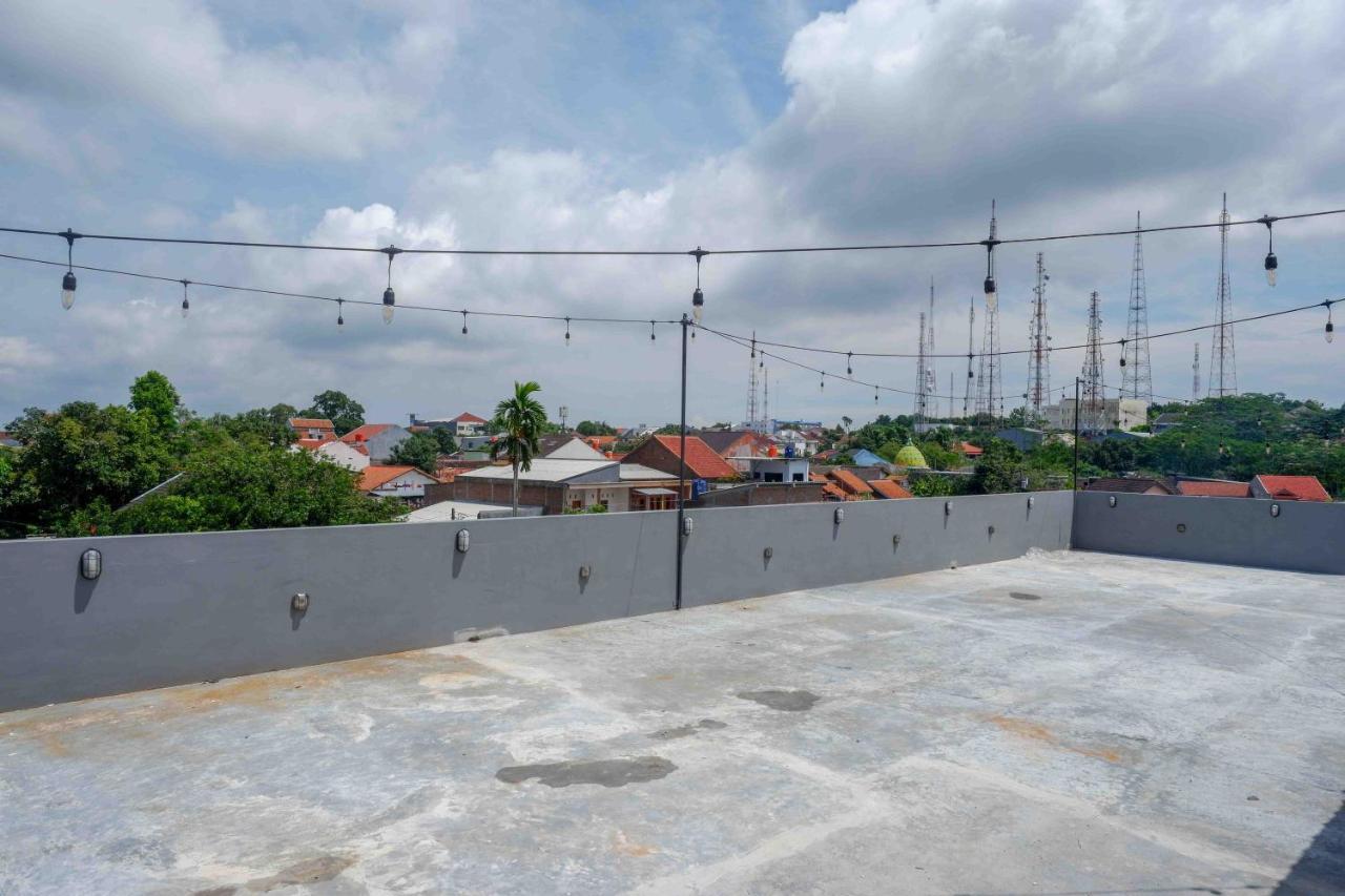 Reddoorz Plus Near Patung Kuda Undip Jatingaleh 외부 사진
